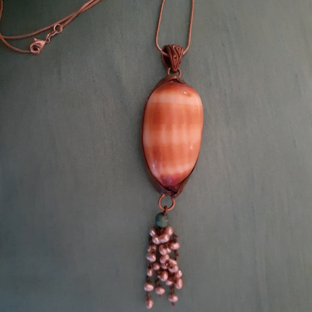 Shell pendant necklace with pearl tassel Italian
